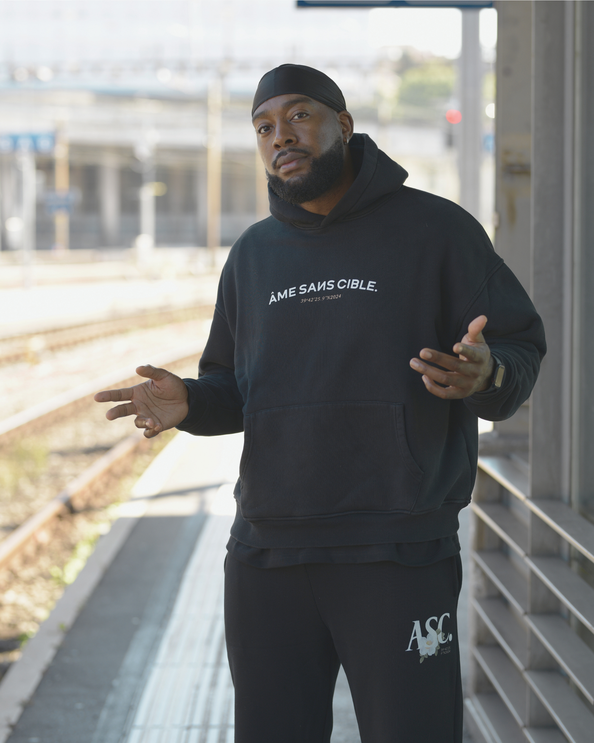 ÂME COMPLÈTE – FULL SET (HOODIE + PANTALON + TEE offert)