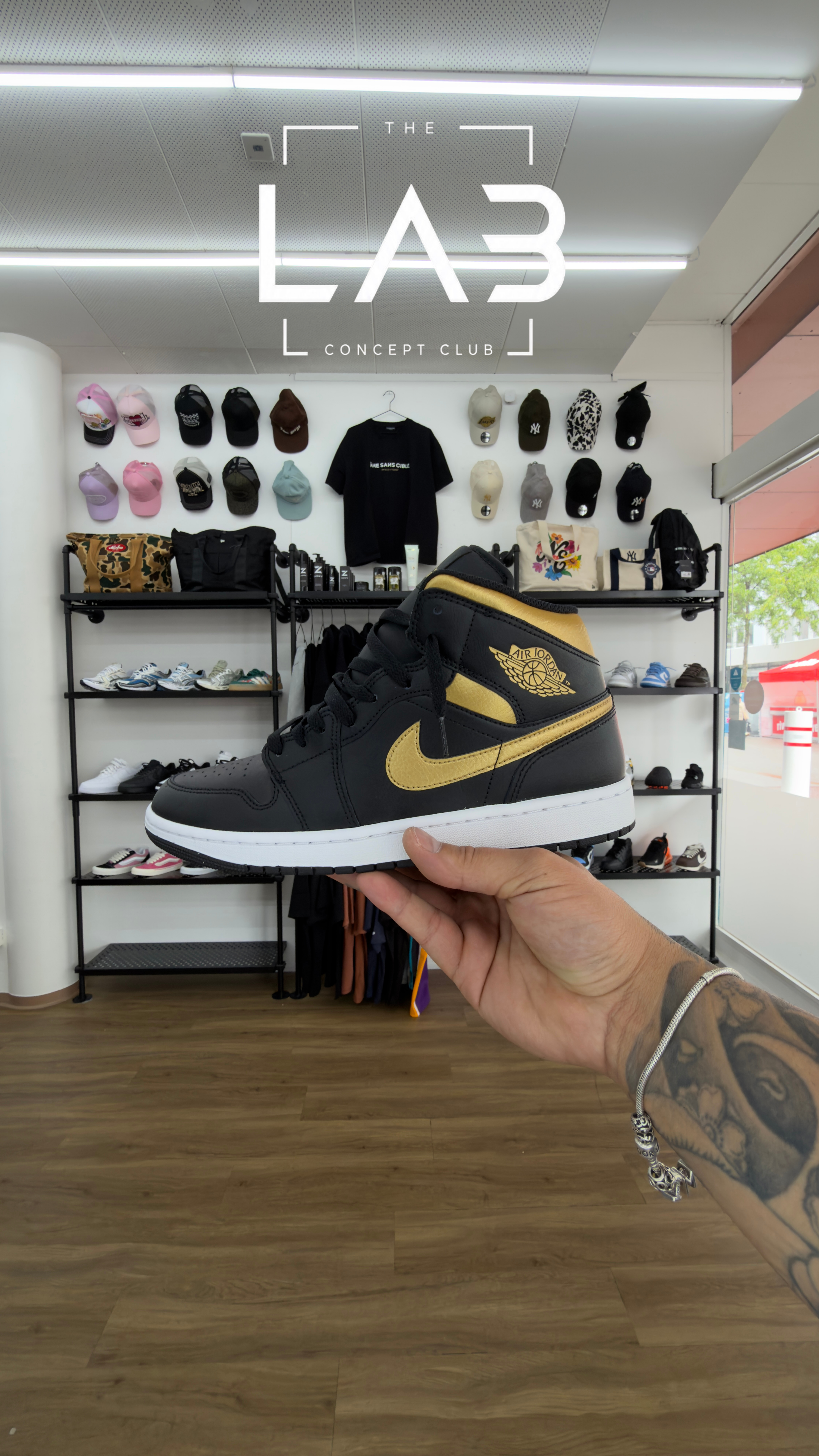 Jordan 1 Mid Black Metallic Gold