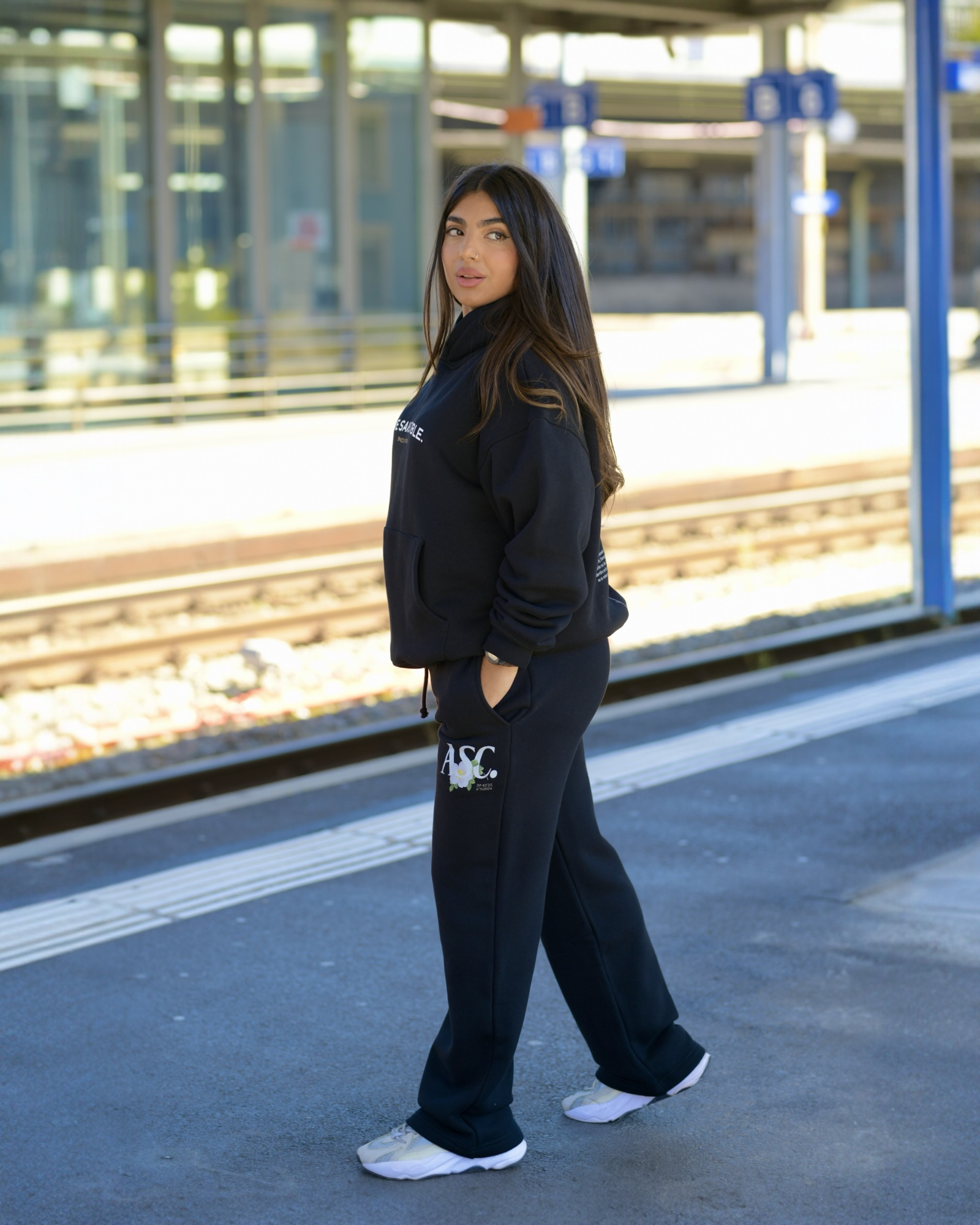 ÂME COMPLÈTE – FULL SET (HOODIE + PANTALON + TEE offert)
