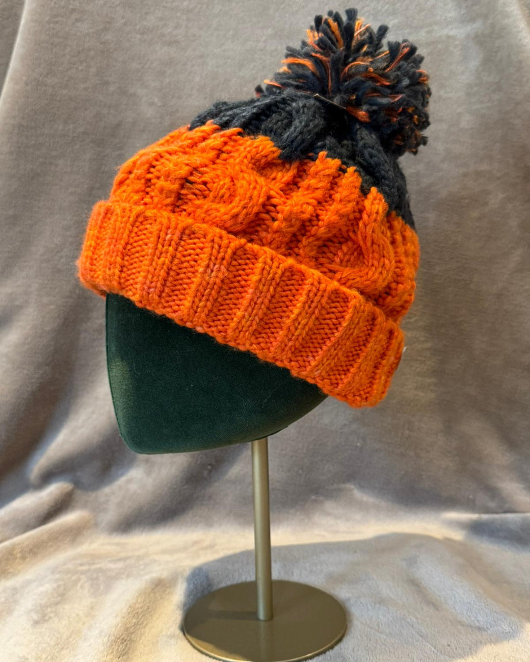 Bonnet Winter Edition Orange & Noir (Pompon)
